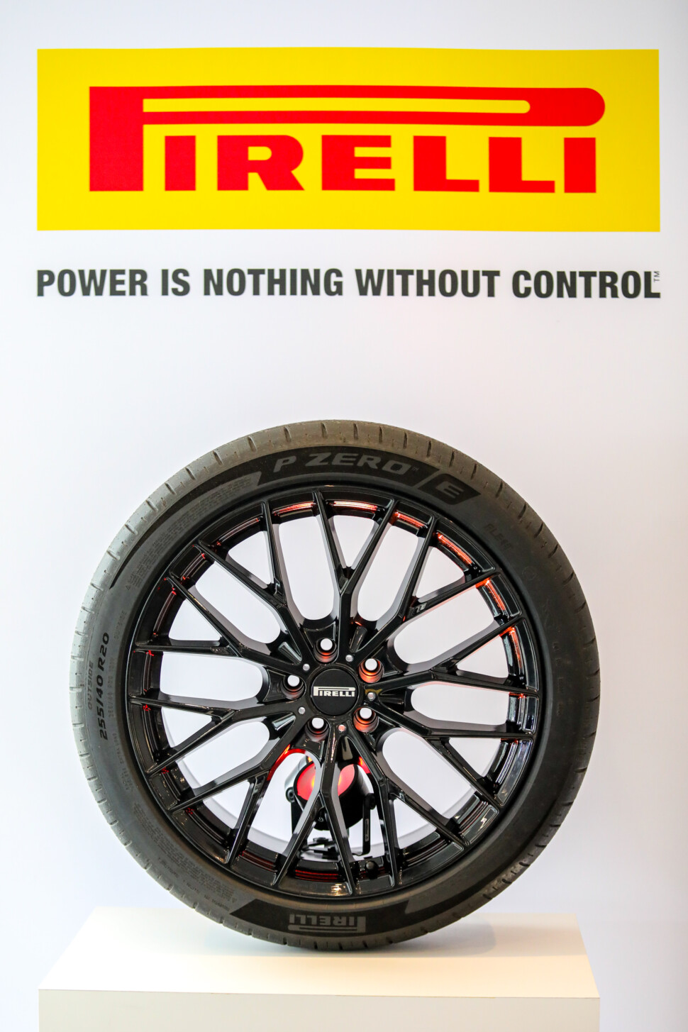 Pirelli_P Zero E