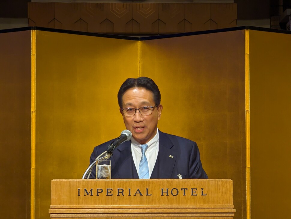 塩谷信雄理事長