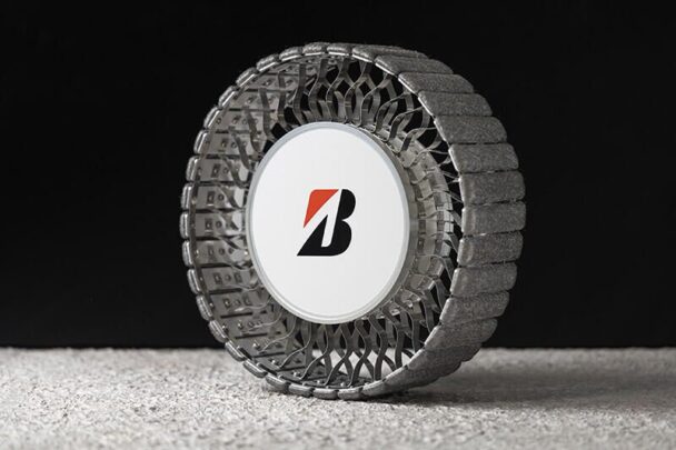 ブリヂストンが開発　月面探査車用のタイヤ