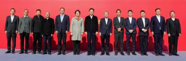起工式に参加した杭州市政府高官と横浜ゴム関係者