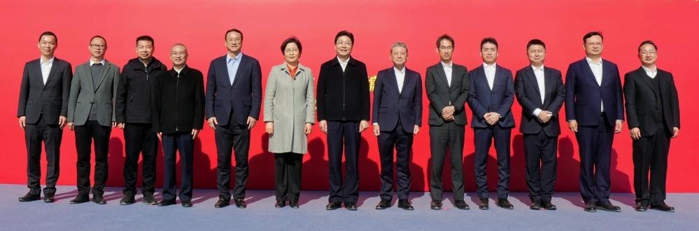 起工式に参加した杭州市政府高官と横浜ゴム関係者
