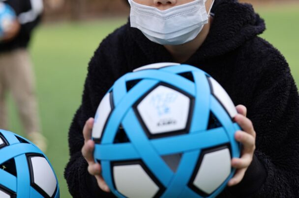 『ＢＡＬＬ　ＫＩＴ』を組み立てた小学生