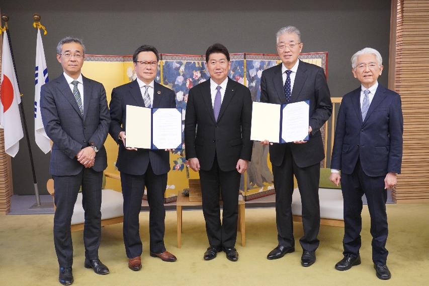 ＭＣＩーｉＣＯＮＭ共創ラボ運営メンバーが、川崎市の福田市長を表敬訪問