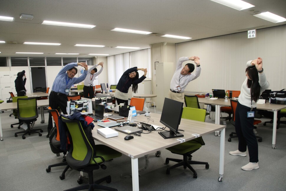 始業前のモーニングストレッチ体操