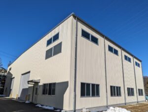 イー・エム技研の新工場外観