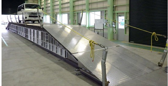 救急車の通行にも耐える強靭なアルミ製緊急仮設橋