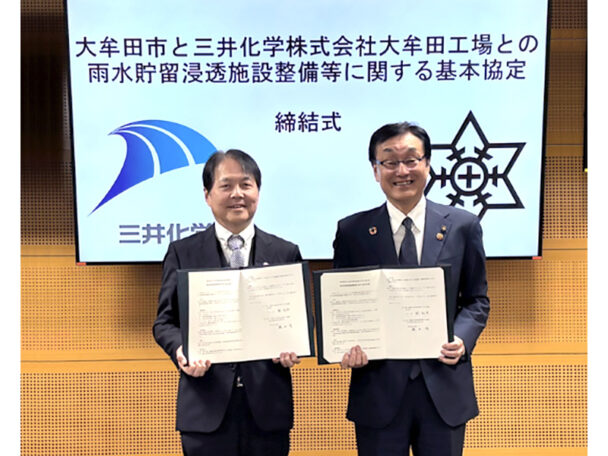 左：三井化学大牟田工場 執行役員工場長　鶴田智氏／右：大牟田市長　関好孝氏
