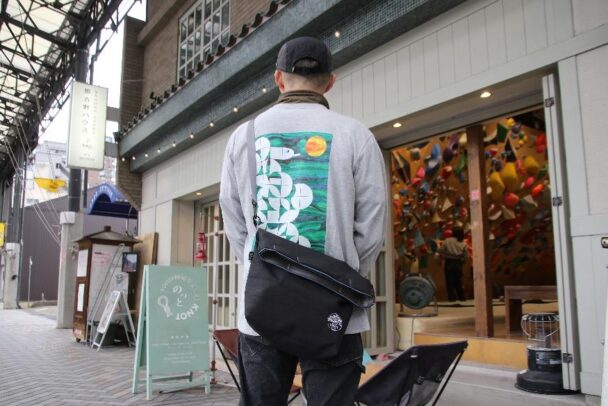 「ＲｅーＳ×ＫＮＯＴコラボ２ＷＡＹバッグ」着用イメージ