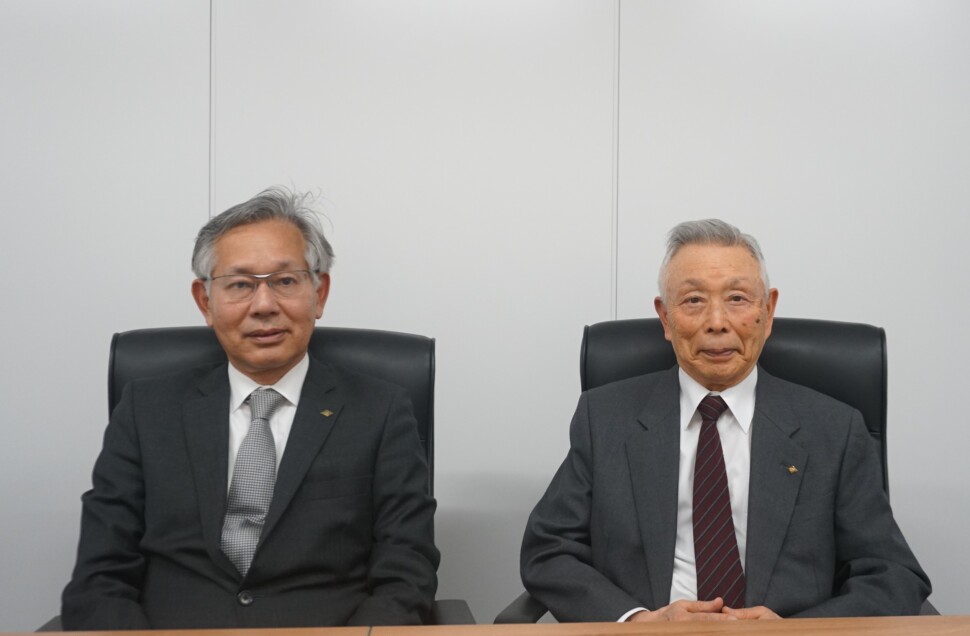 左から吉田社長、足立会長