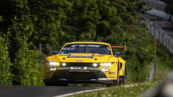 クラス優勝したフォード・マスタングＧＴ３