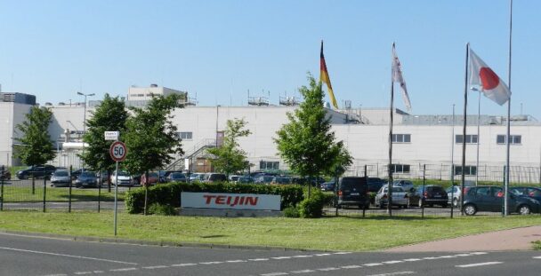 炭素繊維や炭素繊維中間材料を製造する工場（ドイツ・ハインズベルク）