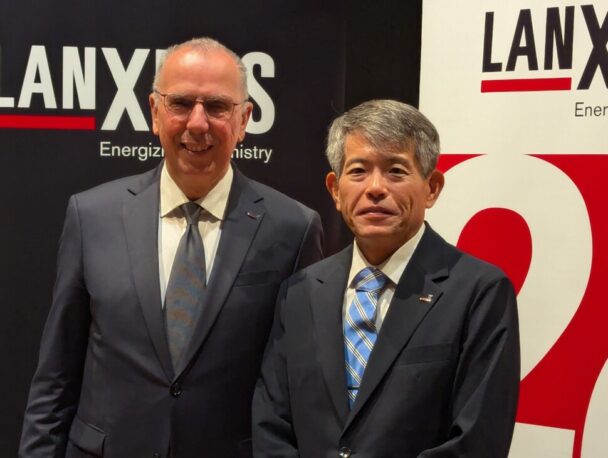 フーベルト・フィンク氏と米津潤一日本法人社長