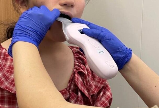 エコチル調査福岡ユニットセンター産業医科大学サブユニットセンター追加調査(咬合力測定)の様子①