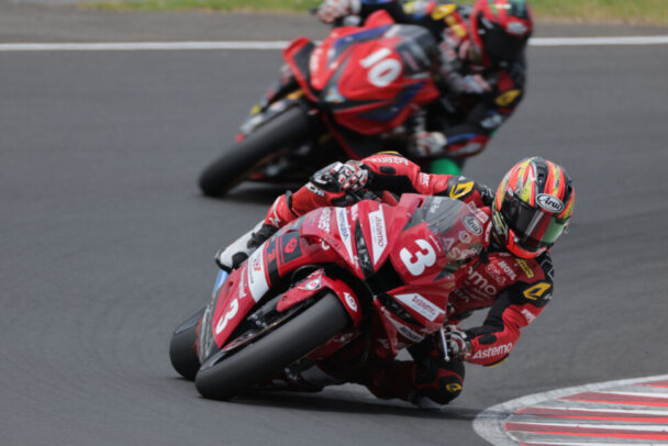 全日本ロードレース選手権ＳＴ１０００の様子