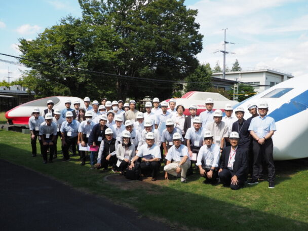 日本ゴム協会関東支部が見学会開く　鉄道総研、横浜ゴム平塚製造所を視察