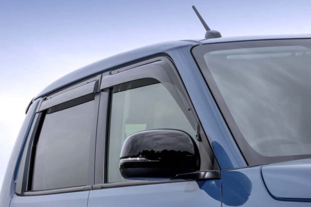 アクリル樹脂リサイクル材を使用したNーONE e:用「ドアバイザー」