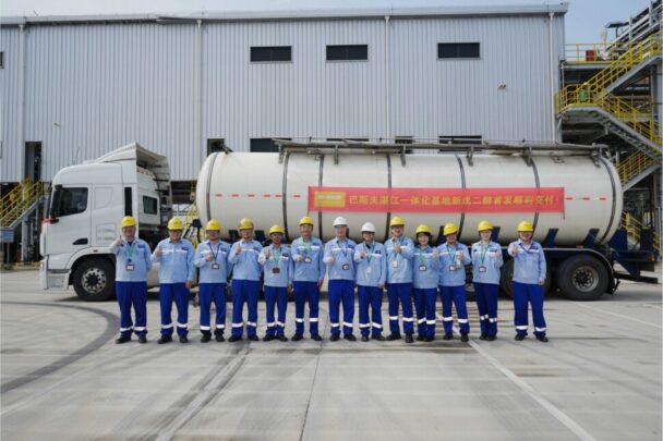 新工場からの最初の顧客向け納品