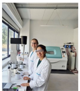 研究員とインターン生