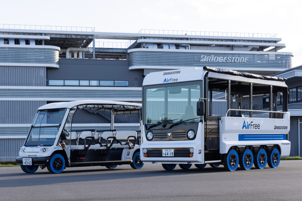 左からカートタイプ、バスタイプ