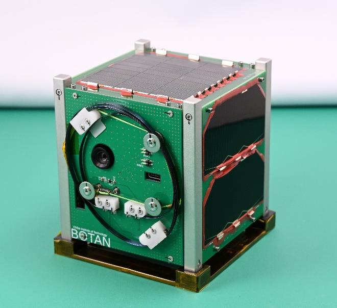 超小型衛星「ＢＯＴＡＮ」の外観（提供：千葉工業大学）