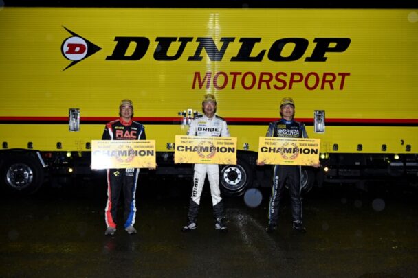 シリーズチャンピオンを獲得した神里義嗣選手、津川信次選手、川北忠選手