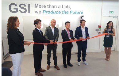 開所式テープカット