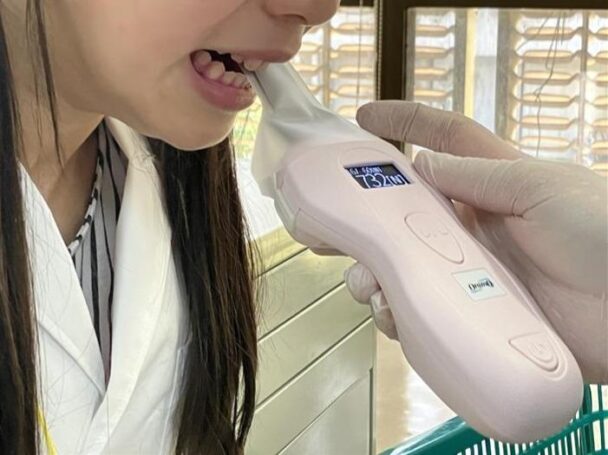 子ども大学にしいるま 学習プログラム(咬合力測定)の様子①