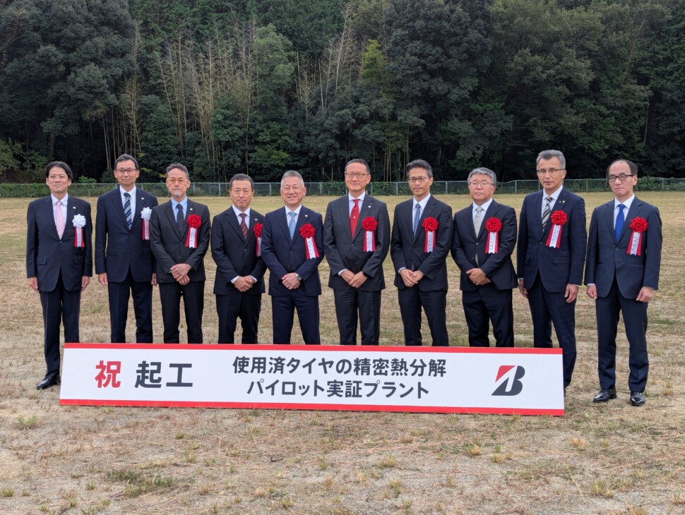 起工式での集合写真