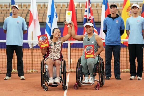 ダブルス優勝 写真左:上地結衣選手