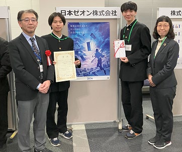 藤島高等学校の皆さん(左端は同社・坂本氏)