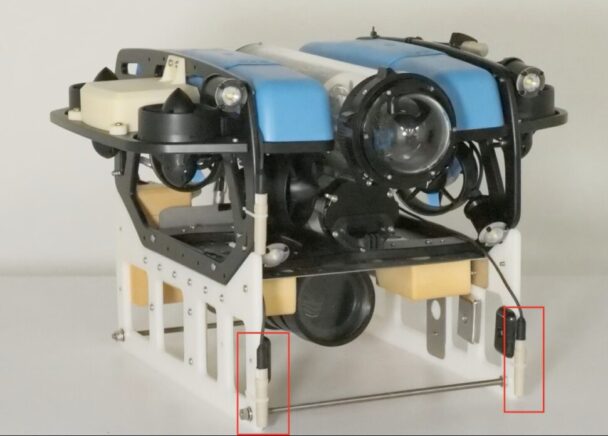 製品写真:水中ドローンに搭載したUEP測定器「CF100」