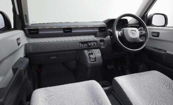 「NーONE e:(エヌワンイー)」のインストルメントパネル