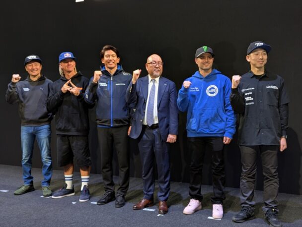 清水社長と登壇したドライバー