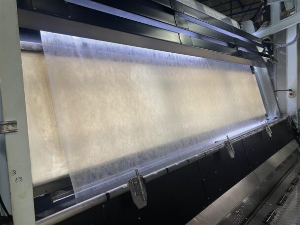 ＡＩ検品ソリューションを導入したスパンボンド製造工程