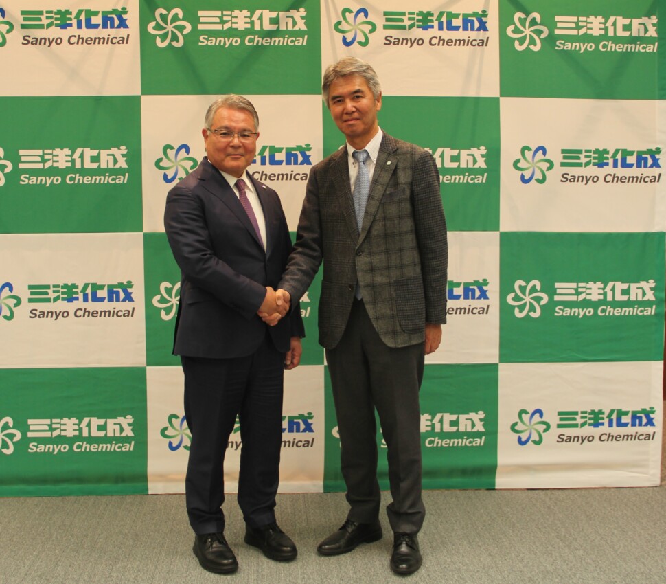 左から原田新社長、樋口現社長