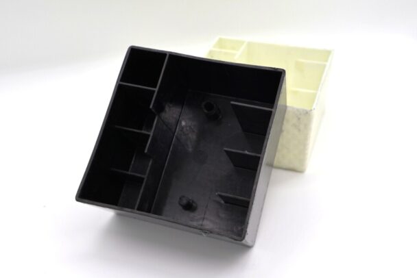 「熱可塑性ハイブリッド複合材料」のサンプル