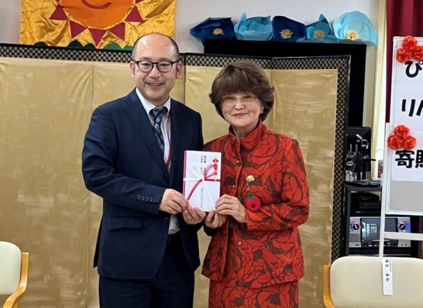 信竜会溝口和会長(右)と同社佐藤真臣総務部長