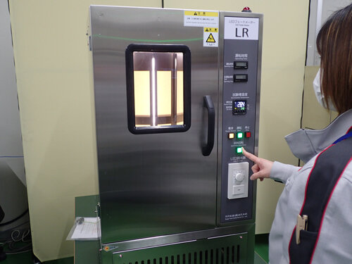 白色LED耐光劣化試験の様子