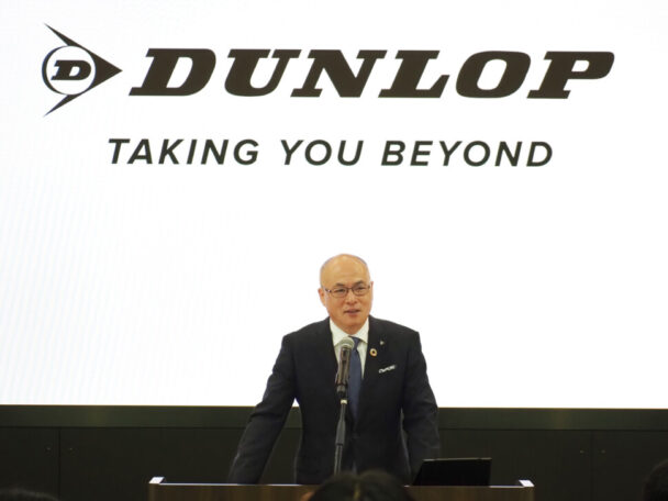 新入社員へ祝辞を述べる國安社長