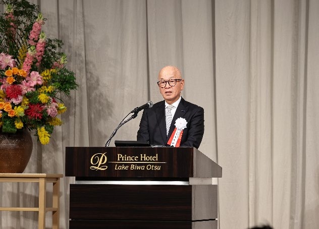 メッセージを述べる大矢社長