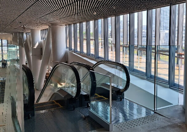 複合文化施設に先行採用