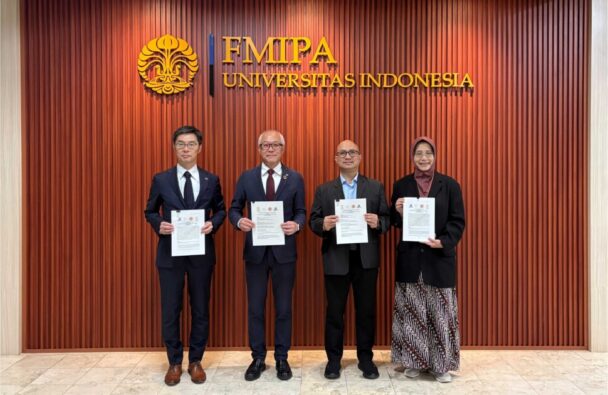 インドネシア大学での署名式の様子