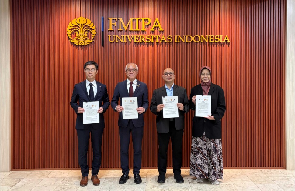 インドネシア大学での署名式の様子