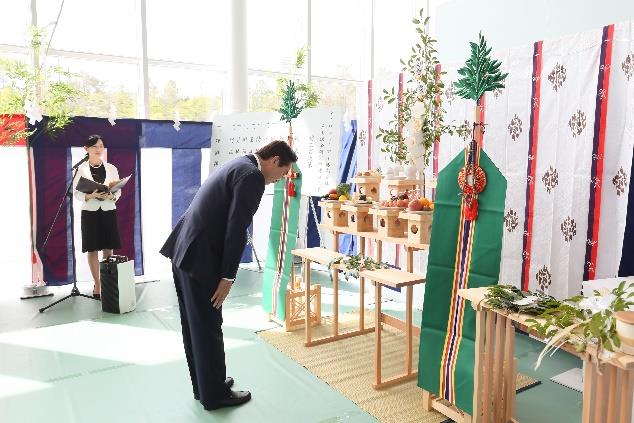 同社代表取締役社長　福田氏による玉串奉奠