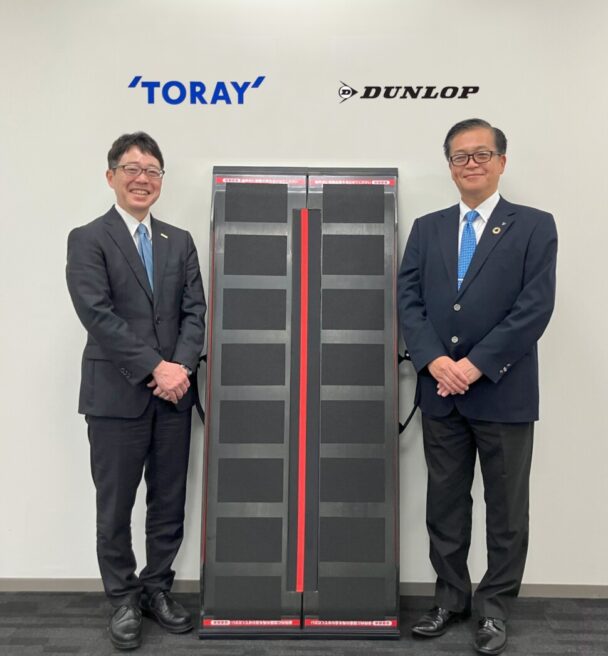 同社コンポジット事業部門長寺田幹氏、同社執行役員ハイブリット事業本部長松本達治氏