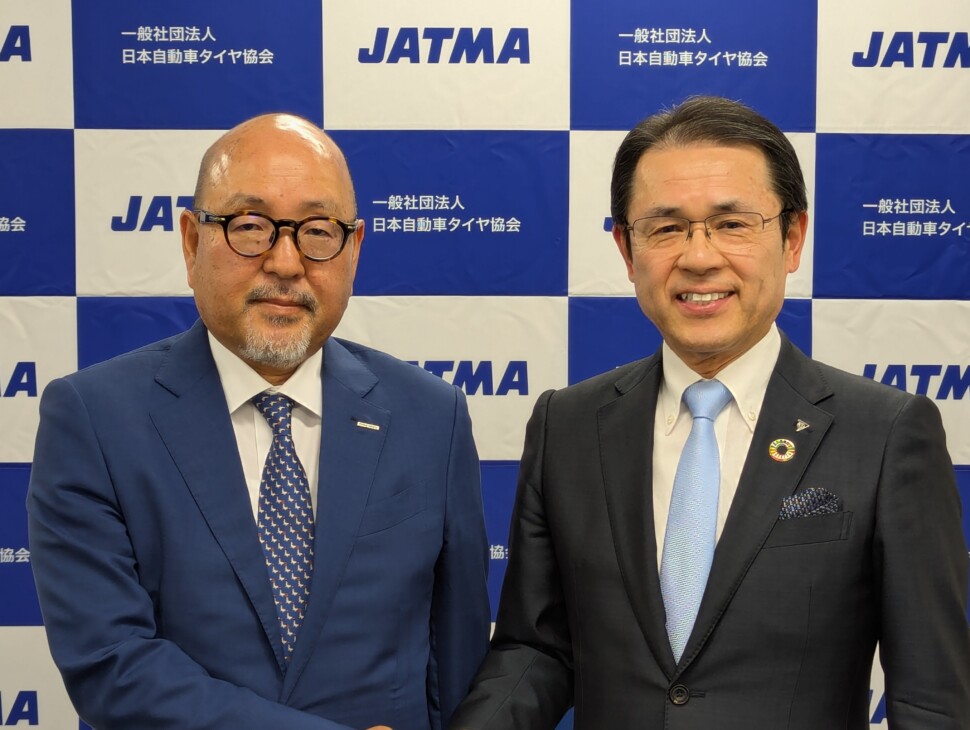 清水新会長と山本前会長