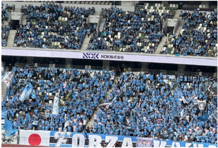 同社ロゴ看板