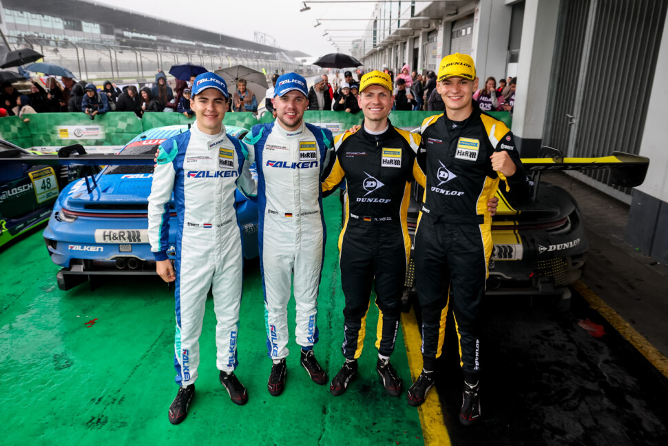 ワン・ツーフィニッシュを達成したドライバーたち