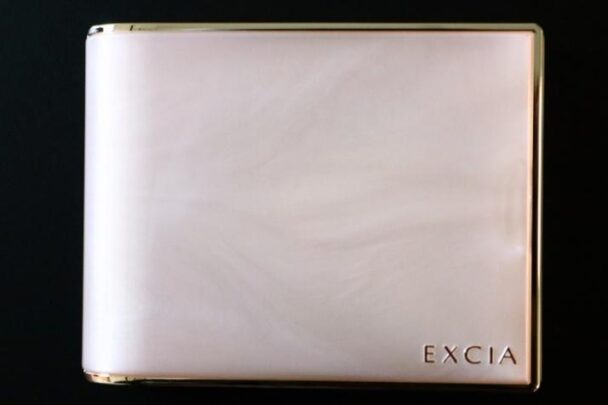 DURABIOが採用された「エクシア アイカラー ヴォロンテ」のコンパクト容器①